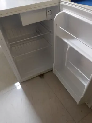 تلاجة صغيرة ممتازة بحالة جيدة
