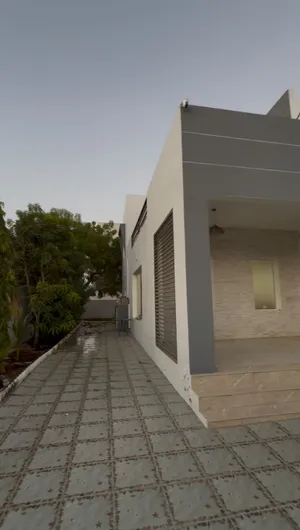 للبيع فيلا في السيب سور ال حديد