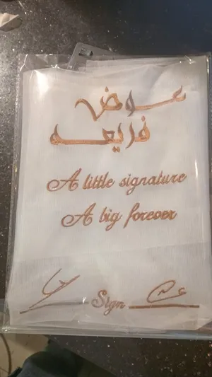 مصمم اكريليك و تطريز كمبيوتر و طباعة و كروت افراح