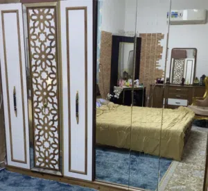 خزانة ملابس كبيرة بحالة ممتازة