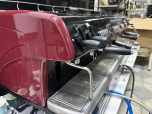 ماكينة إسبرسو La Spaziale S5 – 4 Groups مستخدمة نظيفة مسرفسه فقط عيبها كبيرة . و عملية جدا