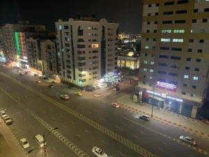 بارتشنات راقيه جداً ، كبيرة ومقفوله بالكامل بأرقى مكان بشارع حمد