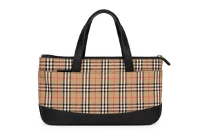 للبيع شنطه Burberry أصلية