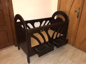 تخت بيبي بحالة جيدة جداً