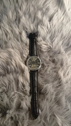ساعة رجالي Patek Philippe Geneve أصلية مستعمل رهيبة جدا بسعر رخيص يوجد توصيل داخل عمان فقط!!!!