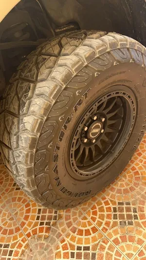 للبيع اطارات شبه جديد