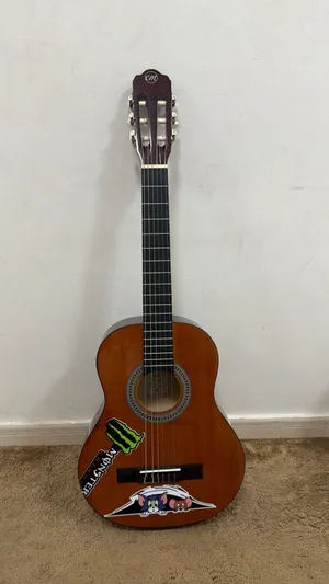 غيتار  خشب اصلي قوي