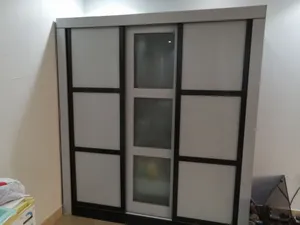للبيع دولاب ملابس 3 درفة سحاب