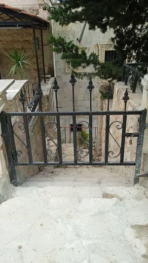 (حدادة) تركيب درابزين ،شبابيك ،أبواب ،أدراج حديدية،قواعد طاقة شمسية، صيانة، ترميم الحديد،عزل،دهان