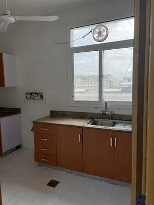 فرصه لاستثمار للييع شقتين دور السادس السابعه مواجرات بعقد  مضمون لشركة ماكدونالدز كل شقه مواجره 170