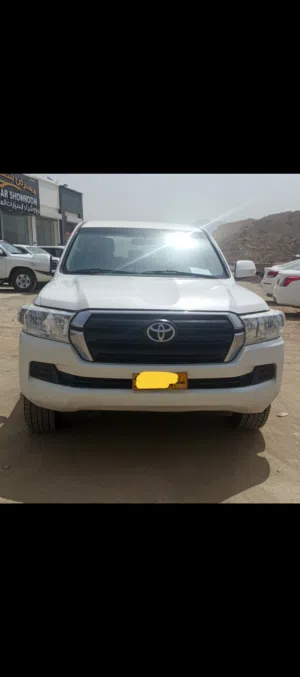 Toyota Land Cruiser V6 خلیجی