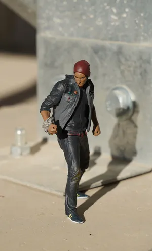 مجسم أصلّي ونادر جداً للشخصية الشهيرة Delsin Rowe (لعبة Infamous Second Son)