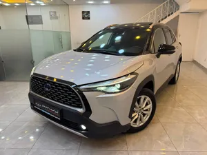 Toyota corolla cross 2023  مميز بحالة الوكالة صيانة الوكالة بالكامل
