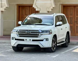 تويوتا لاندكروزر VXR 8 سلندر 5.7 لتر خليجي موديل 2017 مفتاحين الوكالة جير اوتوماتيك فل ابشن