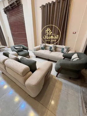 طقم جلوس تركي مكون من كنبتين وكرسيين وتربيزة