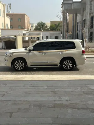Used Toyota Land Cruiser in Muscat