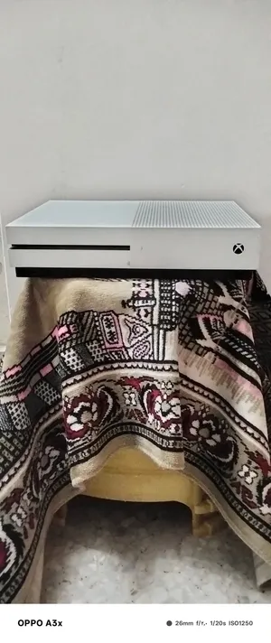 Xbox One S مستعمله شبه جديدة مش مفتوحة مع ايد وسلك باور فقط 600 شيكل