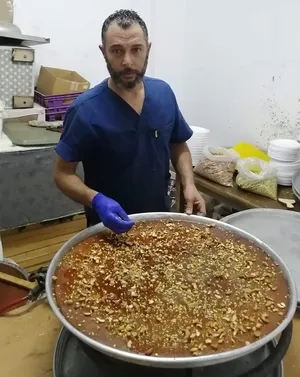 استعداد تام لتلبيه مناسباتكم عمل الكنافه بالموقع