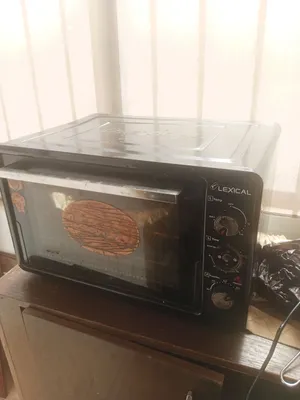 بحاله جيده جدا جدا حراره تصل الى 230 من فوق و تحت معاه صينيه مدوره و وحده مربعا و مساكه مخصصه