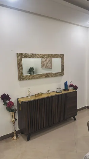 Buffe with mirror in very good condition بوفيه مع مرآة في حالة جيدة جدا