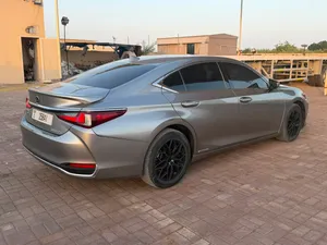Used Lexus ES in Abu Dhabi