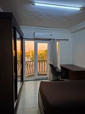 سكن طلاب مقابل البوابه الغربيه لجامعة اليرموك مباشره على شارع الجامعه ستوديو غرفة نوم مطبخ،جلوس،حمام