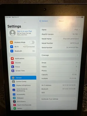 Apple iPad 5 32 GB in Hawally