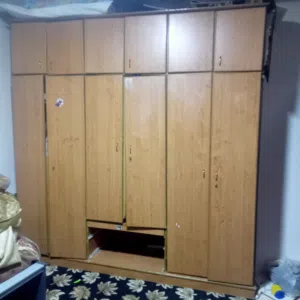 خزانه ومرايه للبيع
