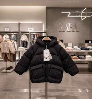 عرض لقطة جاكيتات أطفال ZARA شتوية مبطنة أصلية – للبيع بسعر الجملة