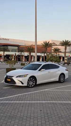 لكزس 2024 ES350 فضي داخل جملي وكاله فل مواصفات دبه كهربائيه حادث باب خلف يمين ومدقر