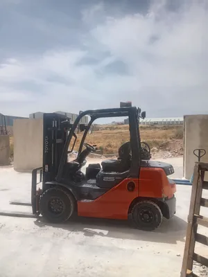ونشات ورافعات ابو سامر تحميل وتنزيل جميع انواع البضائع وسحب السيارت بيع وتأجير الرافعات الشوكيه