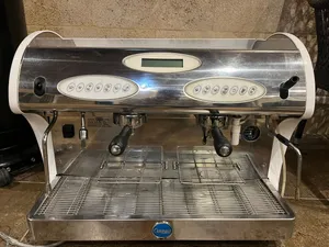ماكينة قهوة  ايطاليه بحالة ممتاز