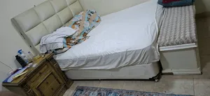 غرفة نوم بمرتبة