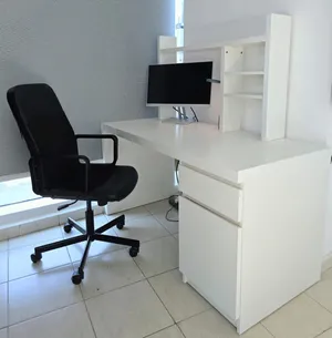 desk white IKE and Black swil chair