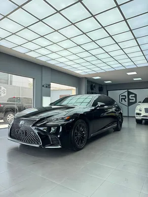 lexus LS500 نظیف جدا