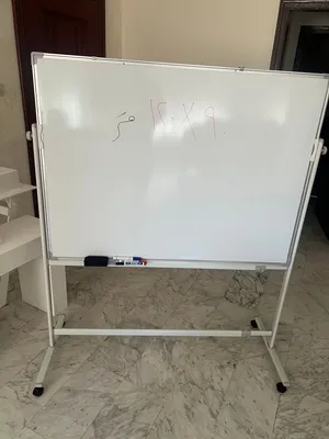 سبورة تعليمية لوح وايت بوردابيض ممغنط جهتين مع ستاند متحرك مقاس 1.20*90 متر مع اقلام ومحايه 45دينار