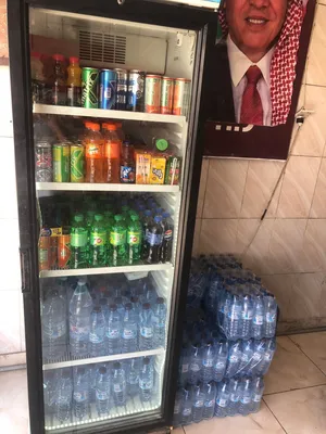 عدة كفتيريا ومطعم للبيع