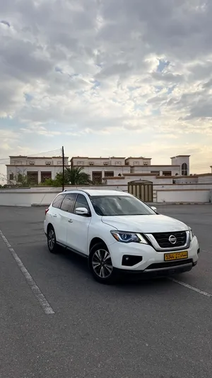 Used Nissan Pathfinder in Al Dakhiliya