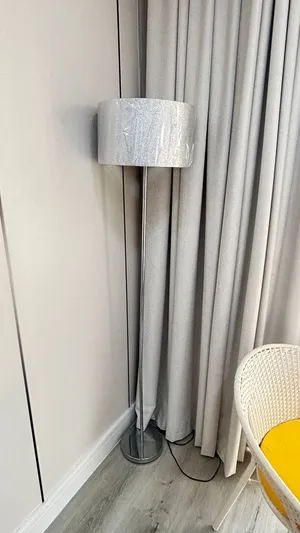 مصباح ارضي انيق شبه جديد