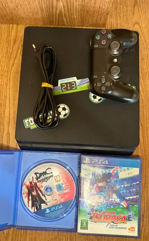 انظيف PS4 SLIM 500Giga معاه 2 دسكات  للبيع كاش ولا تحويل