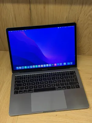 MacBook Pro 2017. 8 RAM. 256 SSD. Core i5. 13.3-inch
