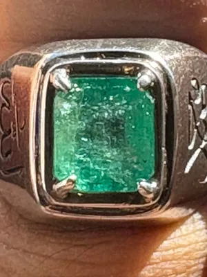خاتم فضه رجالي عيار 925 تفصيل يدوي بالكامل متوج بحجر الزمرد الكولومبي الطبيعي 100٪ غير معالج أطلاقا