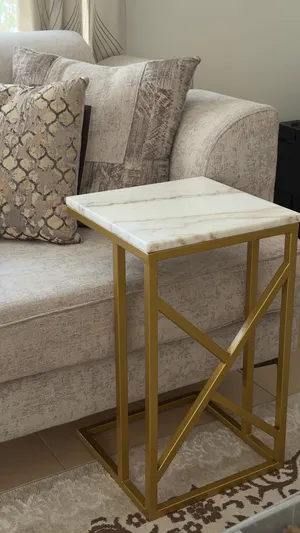 طقم طاولات من الرخام لمجلس  طاولة كبيرة  2 طاولة جانبية