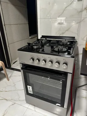 غاز وفرن للبيع بحالة ممتازة