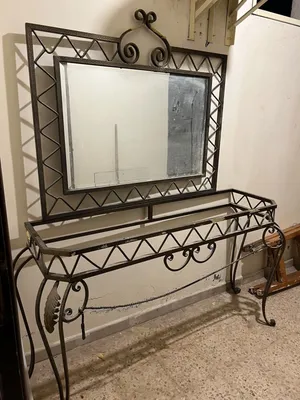 كونسول للسفرة مع مراي مستعمل للبيع