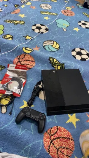 سوني 4 مهكره فيها 200 لعبه