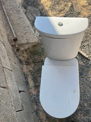 حوض ومرحاض مستعملات لكن نظاف مفيهمش عيوب