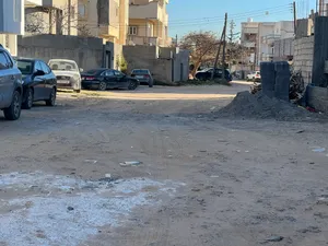 ارض مساحتها 1800 للبيع ارض كامله بسعر ممتز