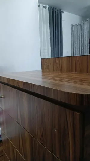 تخت عدد 2 مع كوميدينا مع تسريحه بحاله ممتازه استعمال بسيط