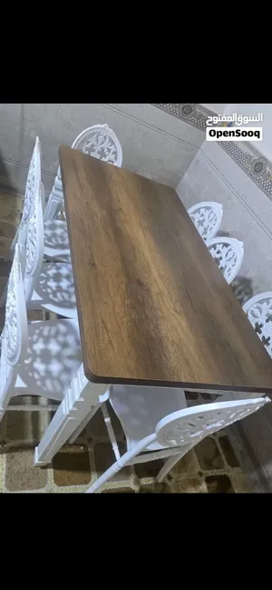 ميز طعام استخدام أيام فقط